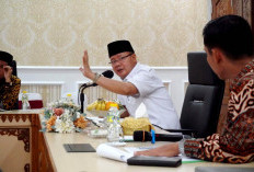 Gubernur Rohidin Coblos di TPS Jalan Sadang 1 Lingkar Barat Bengkulu