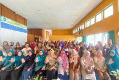 Ketua Tim PKK Berikan Bantuan Kepada Keluarga Beresiko Stunting di Kota Bengkulu