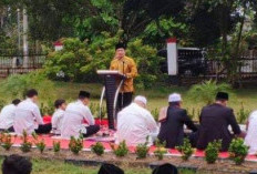 Ucapkan Selamat Idul Fitri, Bupati Arie Shalat Id di Halaman Balai Daerah