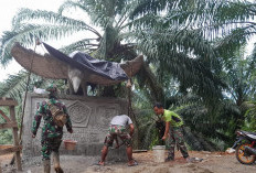Satgas TMMD Ke-124 Kodim 0408/BS dan Warga Terus Kebut Pembuatan Prasasti
