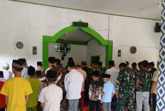 Ditengah Pekerjaan,Satgas TMMD Ke-124 Kodim 0408/BS  Sempatkan Sholat  Berjamaah