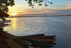 Pemandangan Danau Dendam Tak Sudah Pagi Hari Sungguh Menyenjukkan Hati