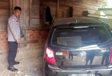 Ngebut, Ayla Tabrak Motor dan Rumah Warga