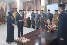 Sekda Provinsi Bengkulu Lantik Kepala Disdukcapil dan Sekretaris Dikbud