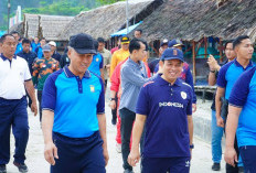 735 Personel Polda Bengkulu Diterjunkan Untuk Bantu Pemkot Gotong Royong di Pantai Panjang