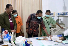 Peduli, Bupati Kunjungi Balita Cacingan Ekstrem