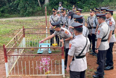 Polres Kaur Gelar Upacara Ziarah dan Tabur Bunga Peringati Hari Bhayangkara ke-79 Tahun 2025