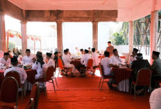 Pererat Silaturahmi Dengan Masyarakat, Bupati dan Wabup Bengkulu Utara Salat Id di Balai Daerah
