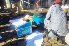 KPU Provinsi Bengkulu Musnahkan Surat Suara Rusak dengan Cara Dibakar