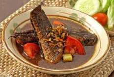 Mencoba Gabus Pucung: Makanan Khas Betawi yang lezat juga memiliki gizi dan telah berdiri sejak 1847 an
