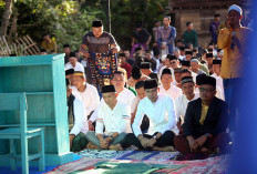 Bupati Kaur Sholat Idul Adha Bersama warga Pasar Jum'at, Bawa 2 Sapi Kurban