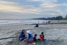 Pantai Lentera Merah Kini Jadi Primadona Wisata Keluarga
