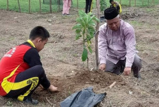 SMPN 15 Mendukung Program Sekolah Adiwiyata