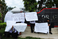 Tenaga Honorer Bengkulu Berdemo Menuntut Kejelasan Nasib Mereka