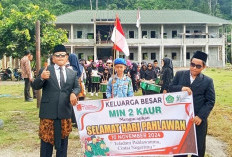 Memperingati Hari Pahlawan, MIN 2 Kaur Karnaval Tema Pakaian Pahlawan RI