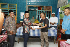 Peduli Warga Terkena Bencana, Wabup Kaur Salurkan Bantuan Korban Puting Beliung