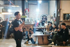 Komunitas Stand Up Indo Bengkulu Bakar Malam Pantai Panjang dengan Lawakan Segar