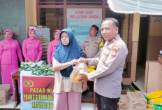 Emak-Emak Geruduk Polsek Talo