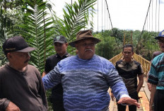 Pemimpin Bekerja Untuk Masyarakat, Wabup BS Perbaiki Jembatan Tanjung Menang