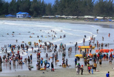 Pantai Jakat Tetap Jadi Primadona Wisatawan di Penghujung Libur Lebaran