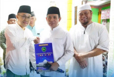 Wali Kota Bengkulu Turun Langsung Serahkan Layanan 3 In 1 Dukcapil