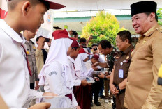 Satuan Brimob Polda Bengkulu Gelar Makan Siang Bergizi di SDN 89 Bentiring