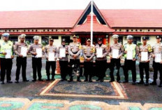 Personel Polres Kaur Berpangkat Perwira dan Bintara mendapat Penghargaan
