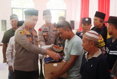 Kapolda Bengkulu Bagikan Sembako untuk Masyarakat Kabupaten Kaur