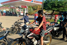  Antrean BBM di SPBU Seluma Masih Panjang