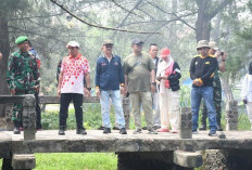 Walikota Bengkulu Pantau Pengerukan Endapan Lumpur Sungai di Area Joging Track