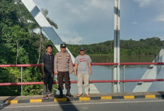 Waspada Banjir Kiriman, Polsek Ketahun Lakukan Pengecekan Debit Aliran Sungai