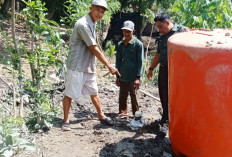 Babinsa Koramil Kaur Selatan Pantau Pengeboran Sumur di Sawah Awi