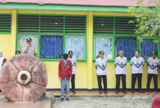 Police Goes To School, Bhabinkamtibmas Polsek Ketahun Jadi Pembina Upacara di Sekolah