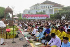 Sholat Idul Adha di Lapangan Desa, ternyata ini loh maknanya , yuk simak