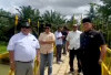 Sepakat Berjuang, Bupati BS dan Anggota DPRD Tinjau Jembatan Air Nelengau