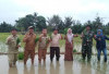 Sukseskan Program Ketahanan Pangan, Babinsa Bantu Petani Padi