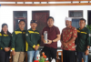 Bupati Bengkulu Utara Serahkan Penghargaan Untuk Desa Rama Agung